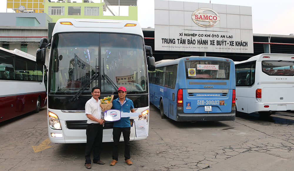 Bàn giao xe giường nằm Samco Primas 35 giường