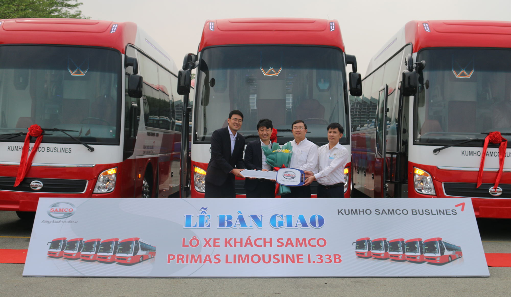 bàn giao lô 10 xe khách giường nằm cao cấp SAMCO PRIMAS LIMOUSINE