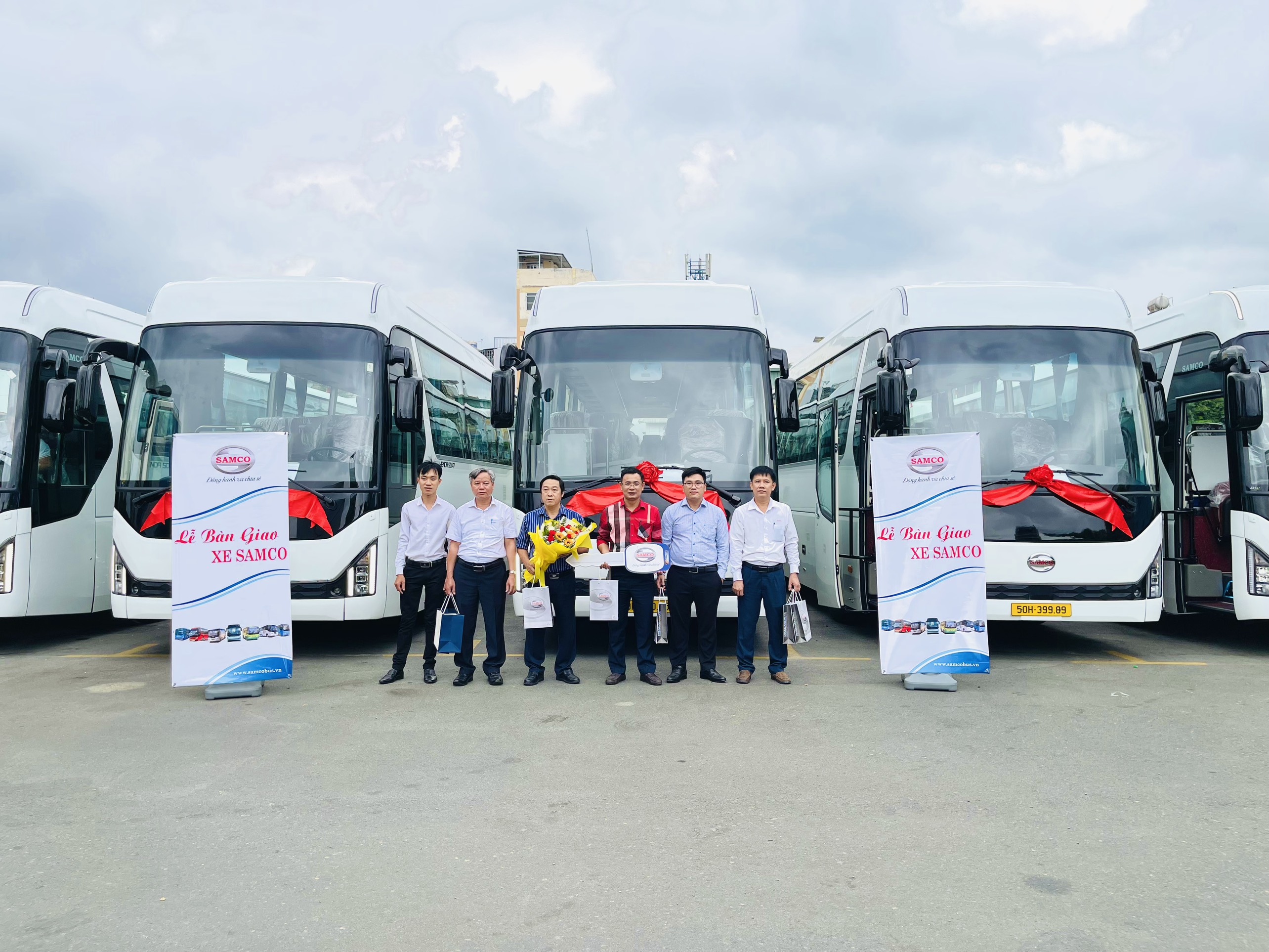 Bàn giao xe khách Samco Wenda SD.47 chỗ