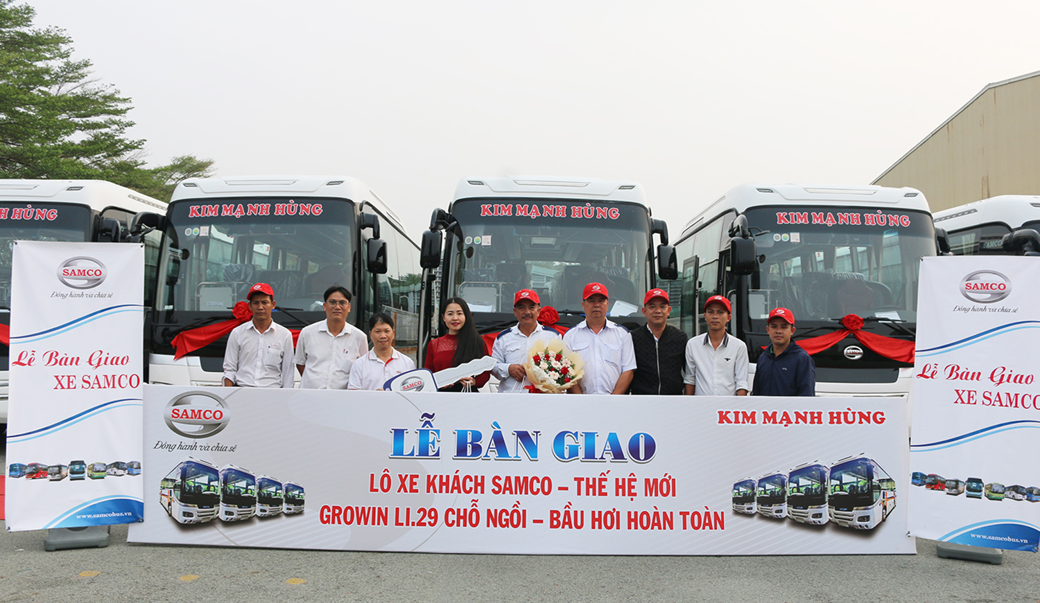 BÀN GIAO LÔ XE KHÁCH SAMCO GROWIN 29 CHỖ NGỒI CAO CẤP CHO NHÀ XE KIM MẠNH HÙNG