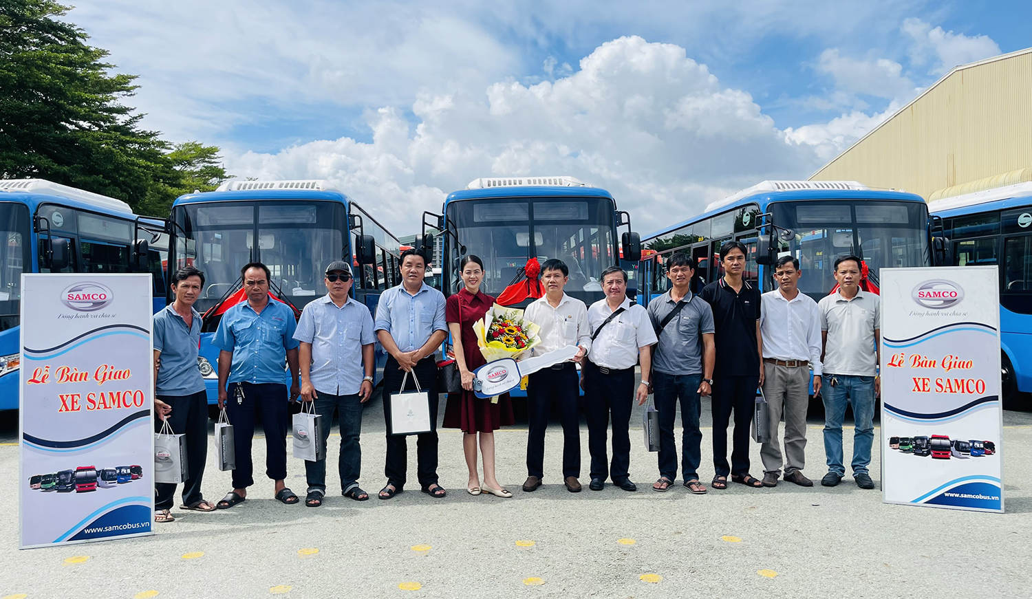 SAMCO BÀN GIAO LÔ XE BUÝT SAMCO CITY I.40 CHỖ CHO CÔNG TY CỔ PHẦN ĐẦU TƯ PHÁT TRIỂN VẬN TẢI VĨNH PHÚ
