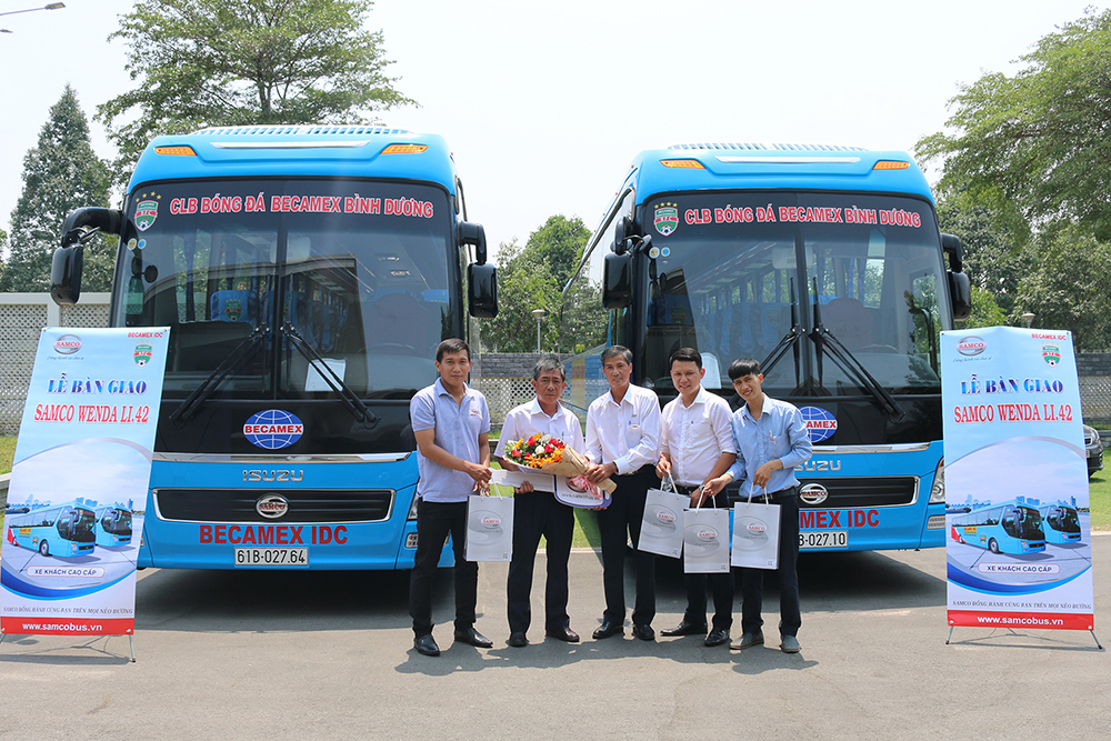 bàn giao xe khách cao cấp Samco Wenda Li.42